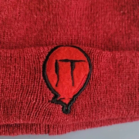 IT Pennywise Knit Beanie Hat Red Stretch Front Patch One Size - Picture 5 of 7